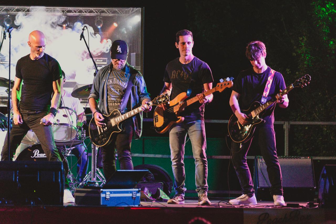 🎸🎸🔊🔊🥁🎵📻🦇